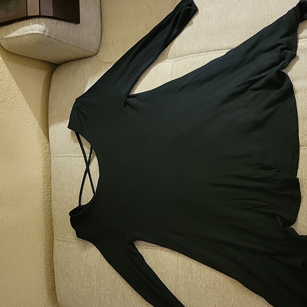 Tucker and Tate flowy black top with back cutouts. Size med
